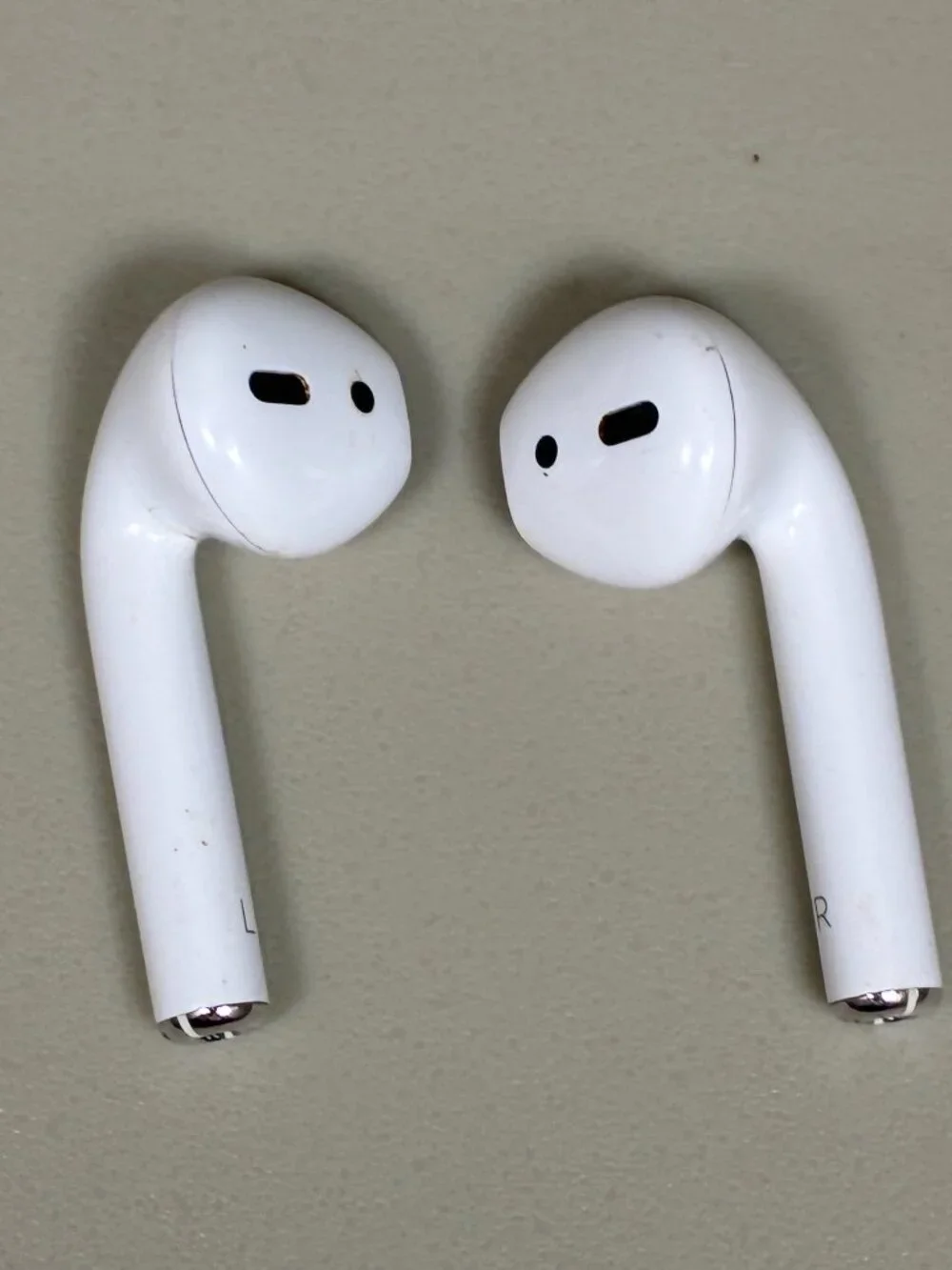 Apple AirPods 2nd Gen w/ Charging Case White Model A2031 Tested Working